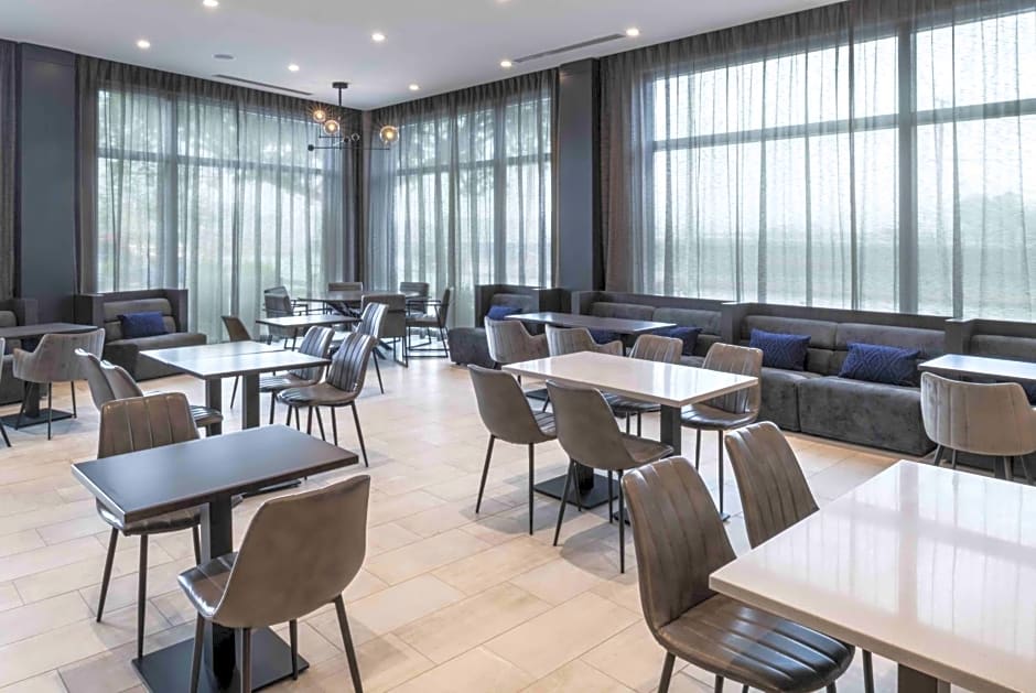 Holiday Inn Express - Boston Logan Airport - Revere, an IHG Hotel