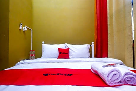 RedDoorz Syariah near Exit Toll Ngemplak Solo