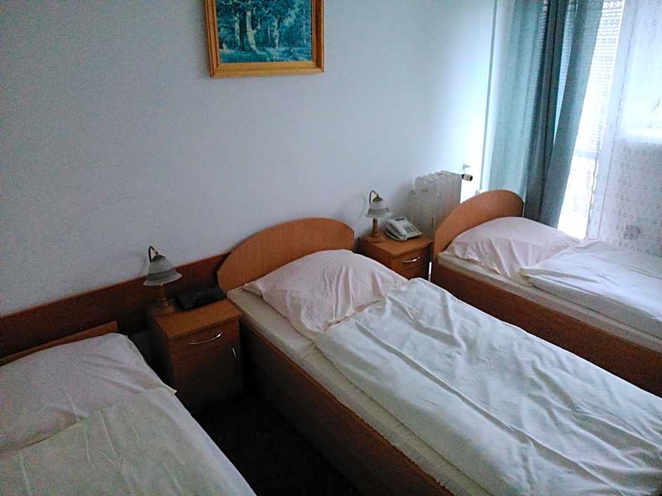 Photo 1 of 4 of Triple Room