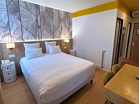 Standard Room with Four Single Beds