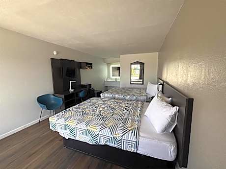 Queen Room with Two Queen Beds - Disability Access - Roll In Shower