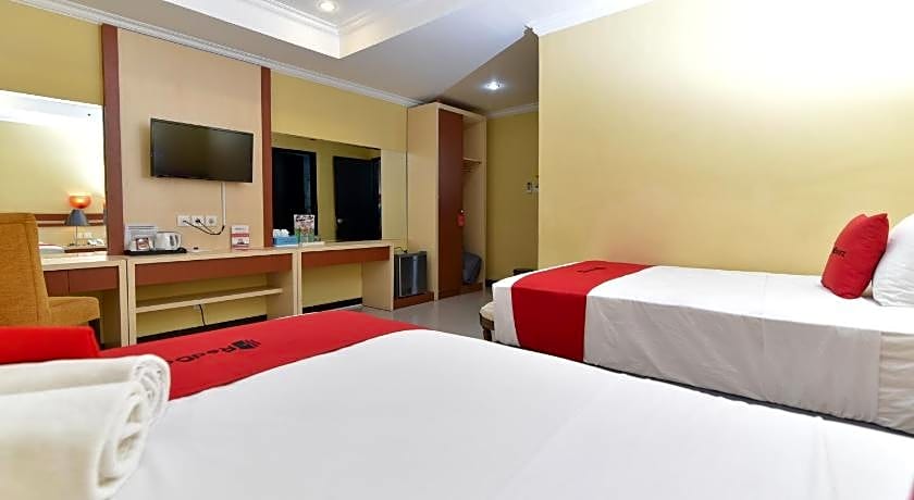 RedDoorz Plus near Mall Bali Galeria 2