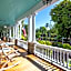 Deluxe King - Curry Mansion with Pool!