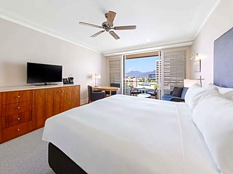 Superior King Room with Spa Bath and City View with one drink voucher