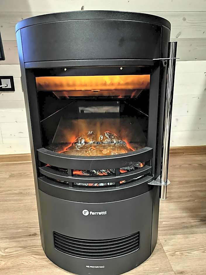 Przystań nad Sanem z widokiem na góry i rzekę