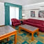 Days Inn & Suites by Wyndham Arlington Heights