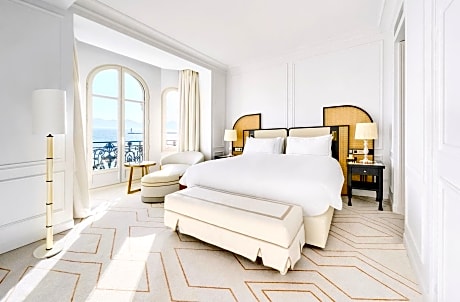One-Bedroom Suite with Sea View