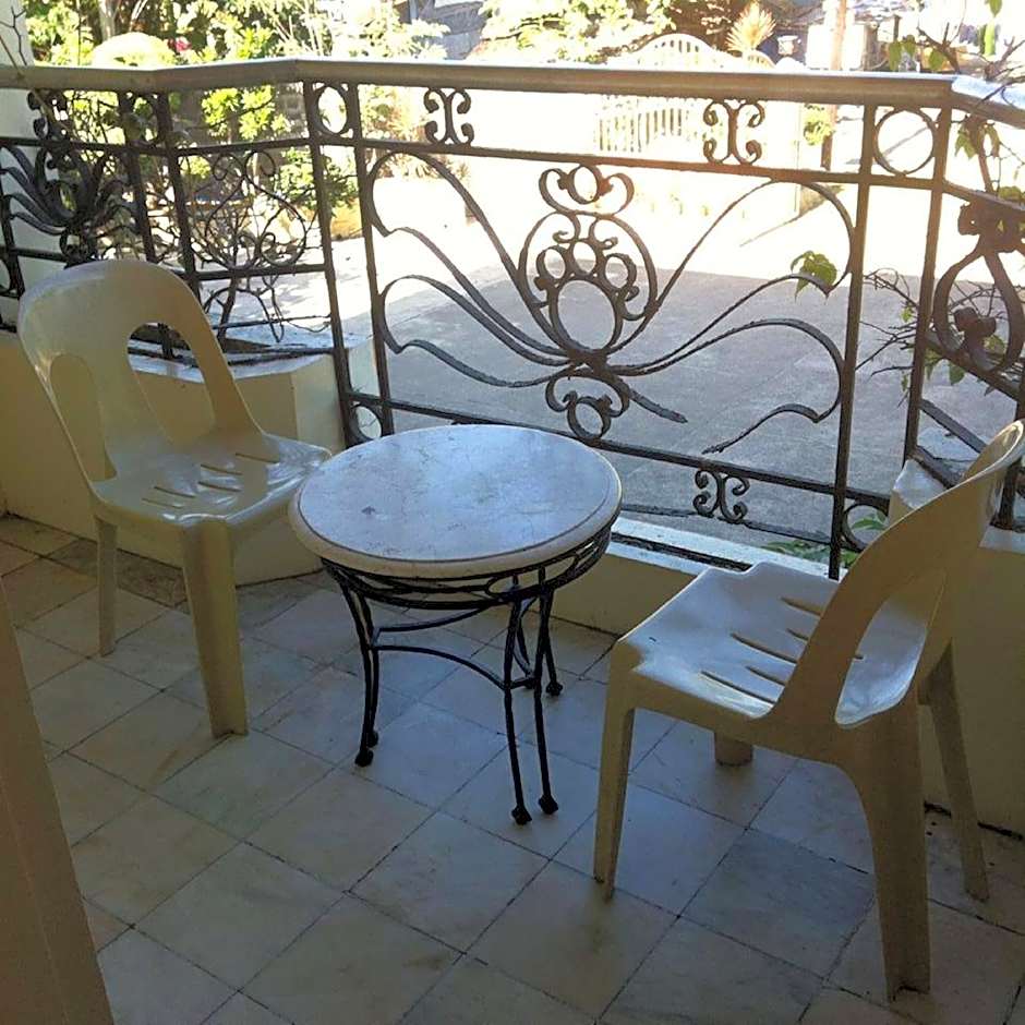 RedDoorz @ Tondaligan Beach Hotel