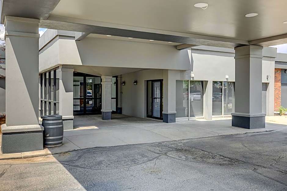 Riverside Hotel