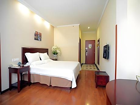 Queen Room with View