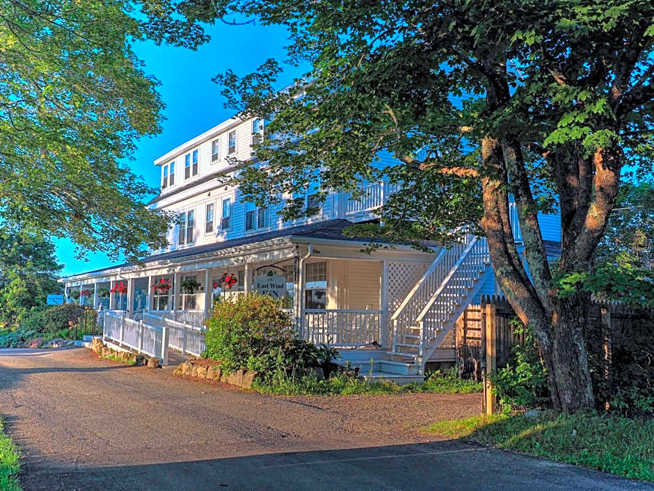 East Wind Inn & Suites