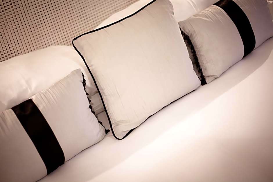 Gwesty'r Emlyn Hotel