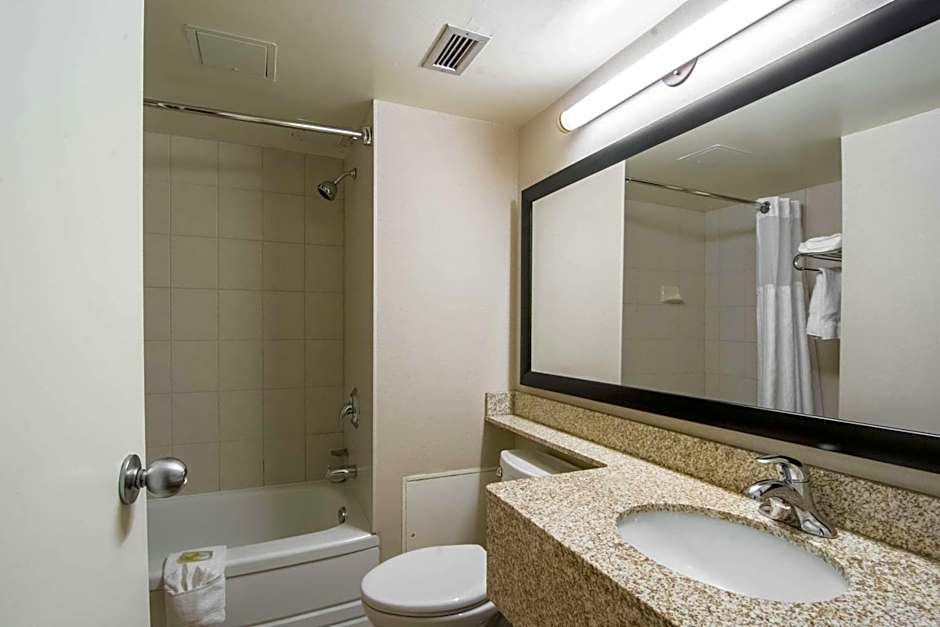 Quality Inn & Suites Yellowknife