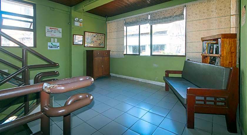 RedDoorz @ Junquera Extension Cebu