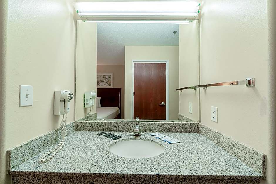 Capital O Fairway Inn - Baytown La Porte TX