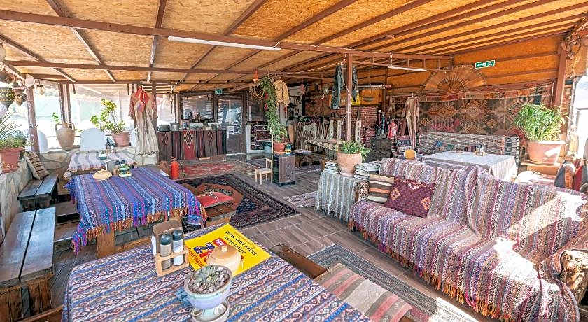 Anz Guest House Pansiyon