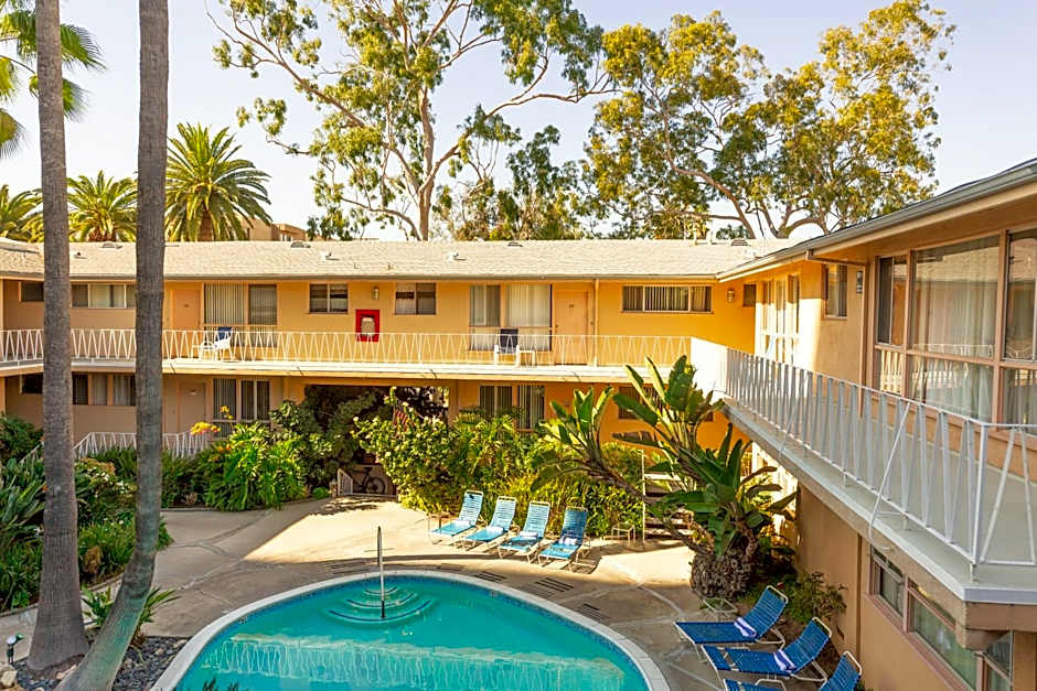 Cal Mar Hotel Suites