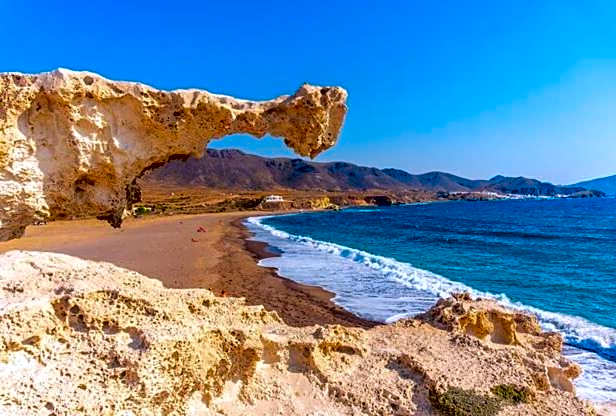 Bayo Lirola Hotel Balisa