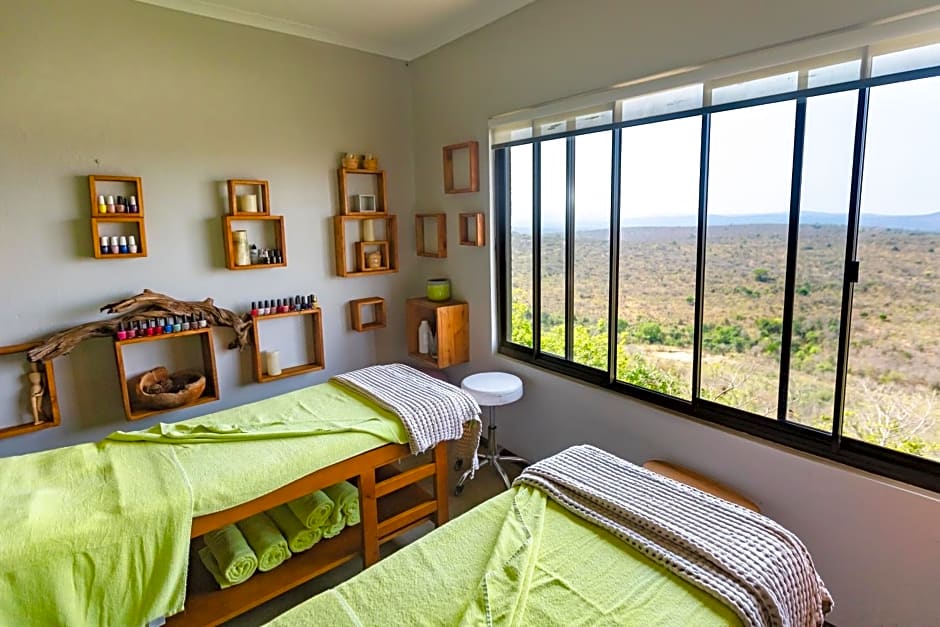 Rhino Ridge Safari Lodge