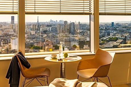 Executive Queen Room with Eiffel Tower View