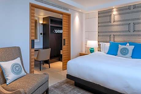 Family Room (2 Adults + 2 Children)