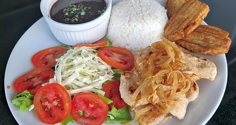 Pipikuku Hotel & Restaurant