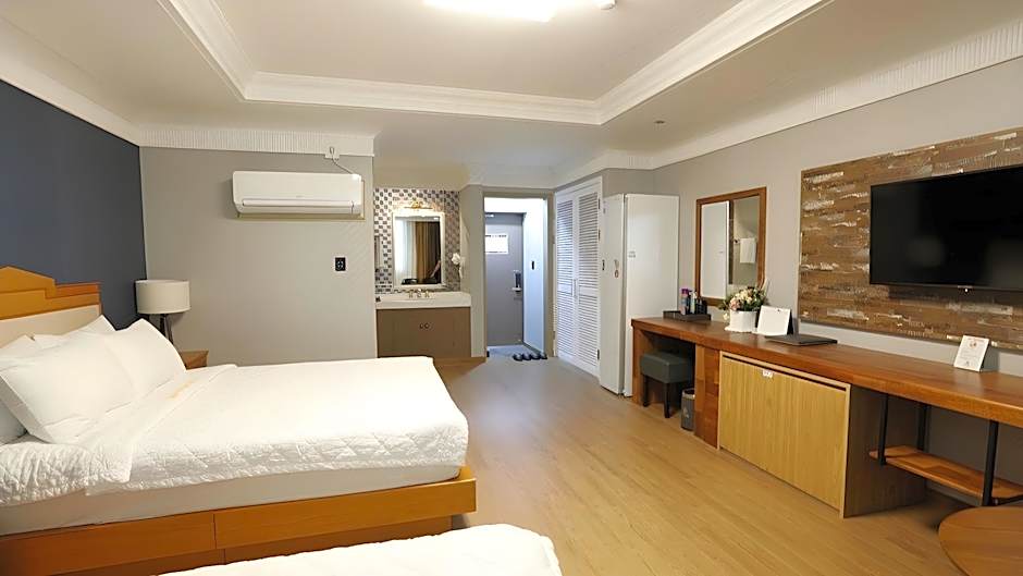 Empire Tourist Hotel