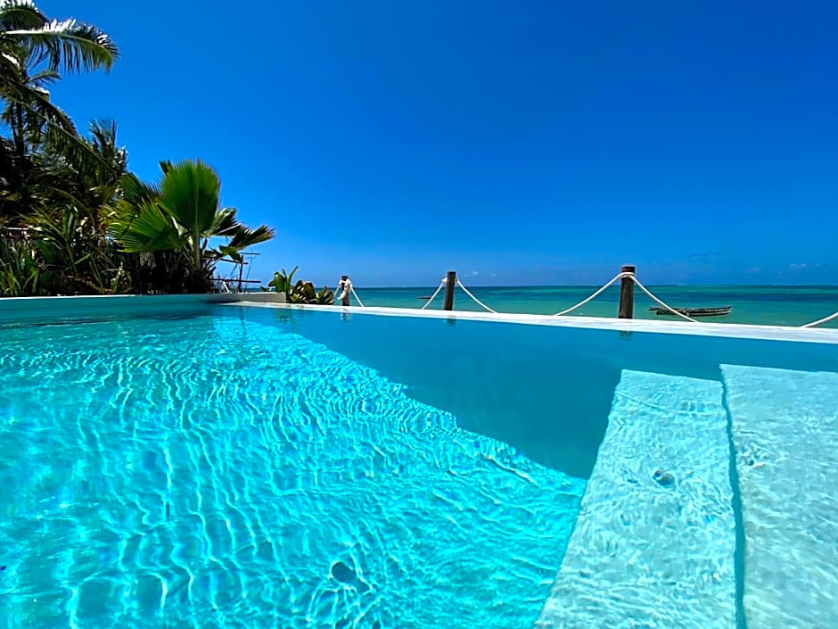 Joya' Beach Suites & Villa