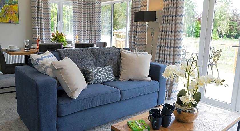 Hollicarrs - Lilypad Lodge