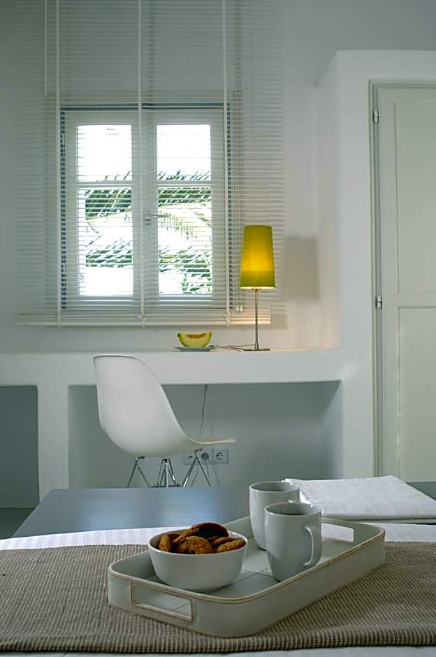 Kapetan Tasos Suites