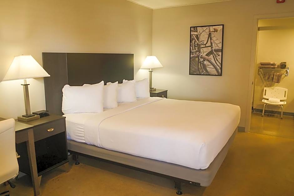 Photo 1 of 3 of 1 King Bed, Accessible