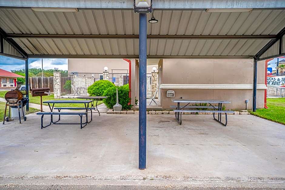Texan Inn By OYO Beeville US-181