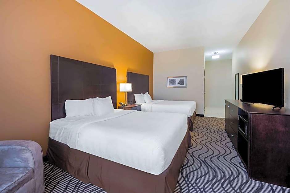 La Quinta Inn & Suites by Wyndham Marshall