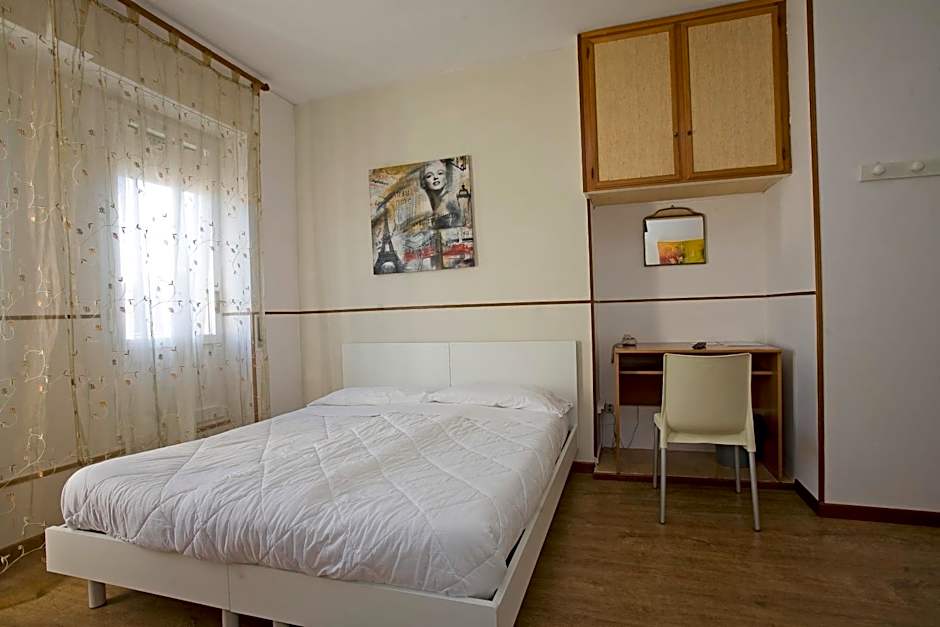 Photo 1 of 5 of Triple Room