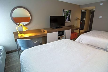2 Queen Beds Nonsmoking