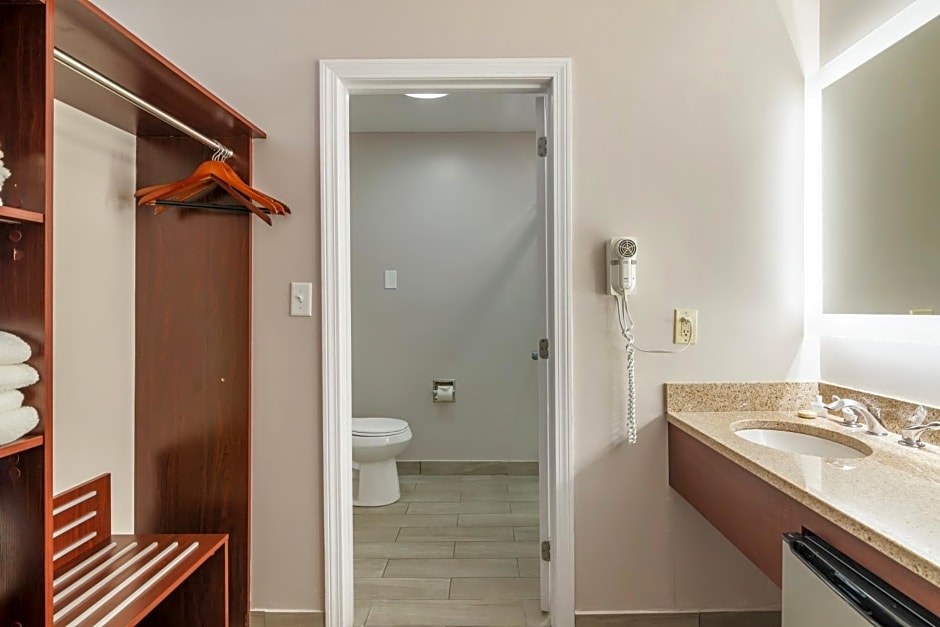 Ogunquit River Inn & Suites