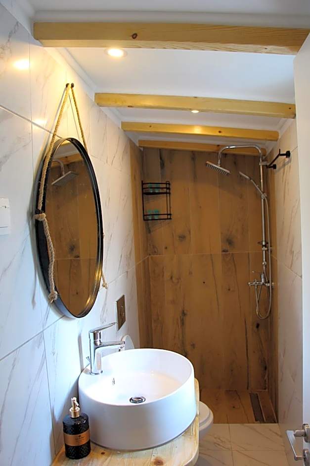 Lamprini's Deluxe Studios