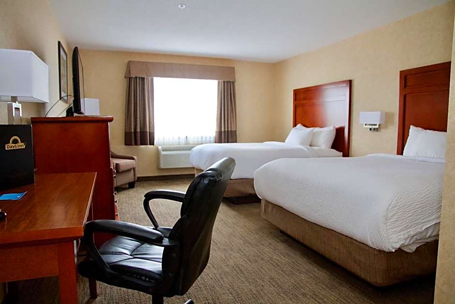 Days Inn & Suites by Wyndham Brooks