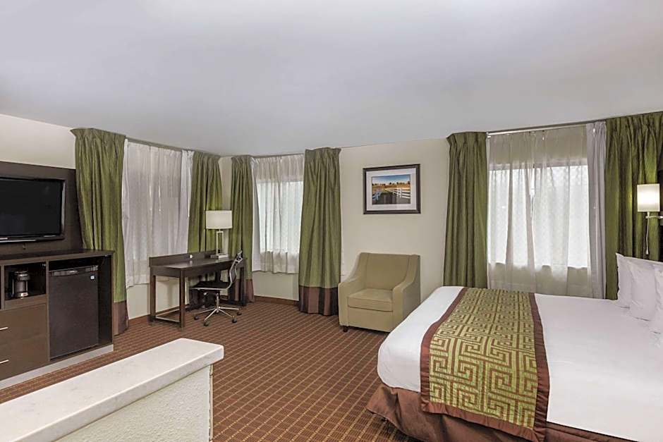 Baymont by Wyndham Louisville South I 65