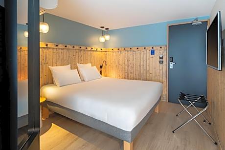 Standard Queen Room - Non-Smoking