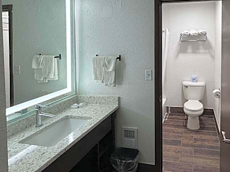 Deluxe Quadruple Room - Non-Smoking
