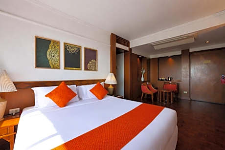 Deluxe Room (2 Adults + 1 Child)