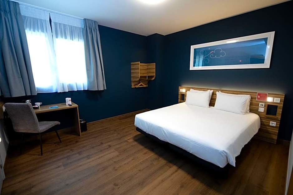 Photo 1 of 7 of 1 Double Bed or 2 Beds, Accessible