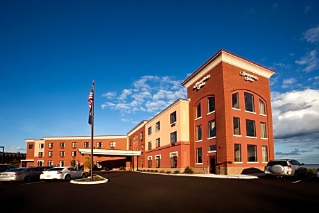 Hampton Inn Marquette-Waterfront