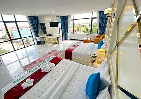 Deluxe Queen Suite with Balcony