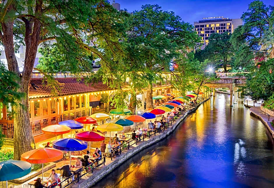 Holiday Inn Express & Suites San Antonio - Brooks City Base By IHG