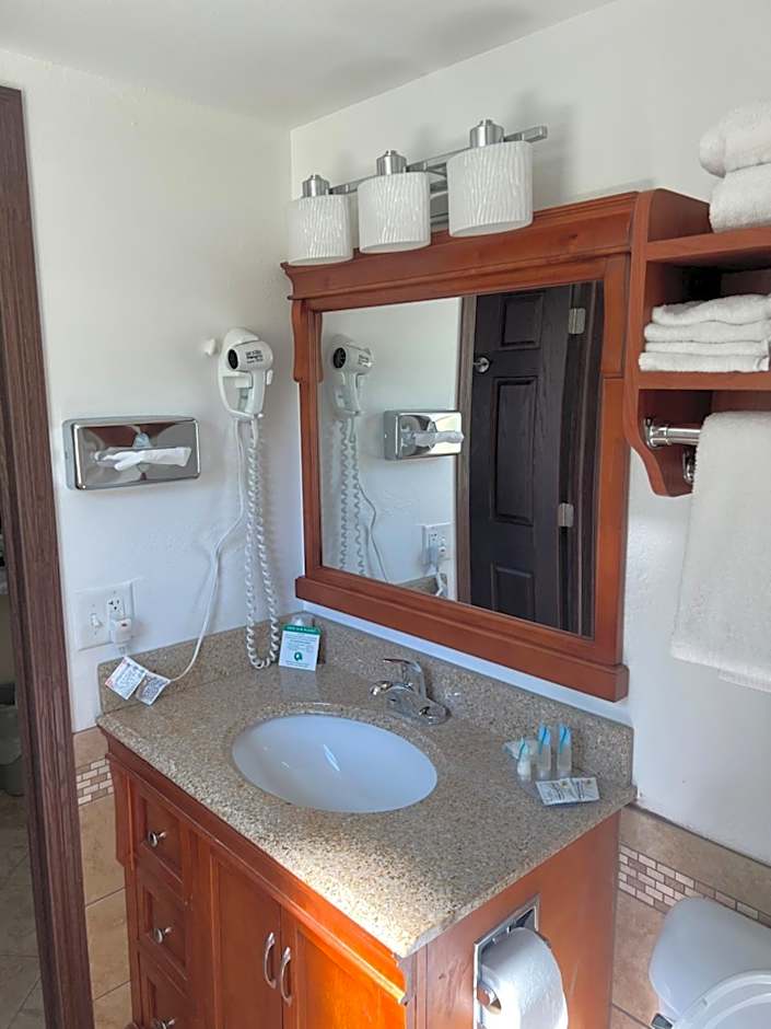 All Star Inn & Suites