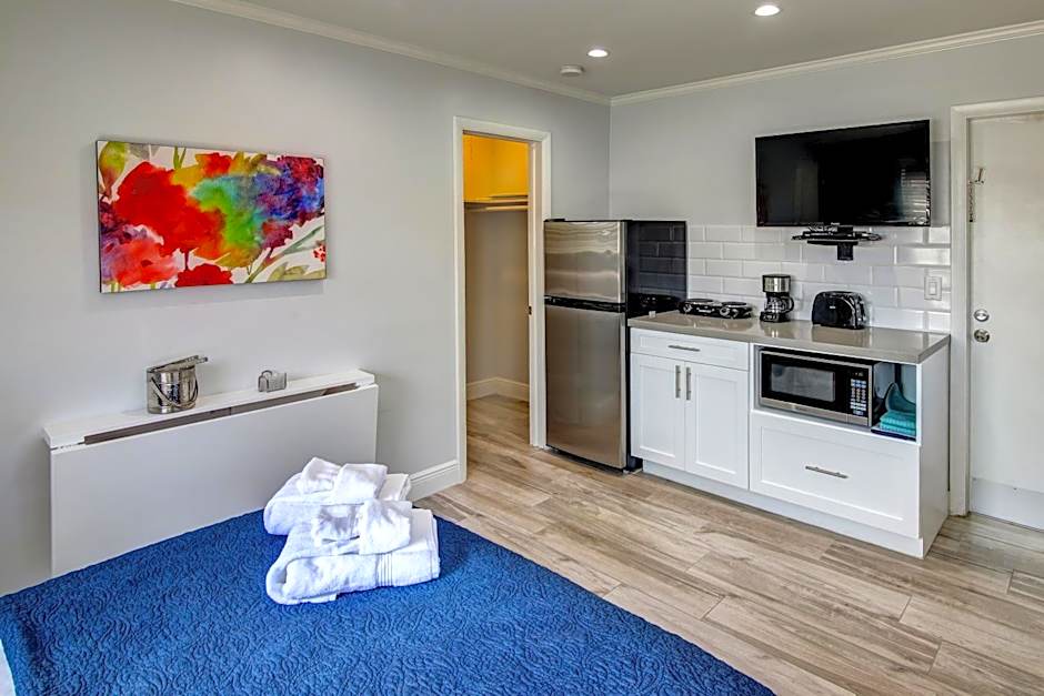 May-Dee Suites in Florida