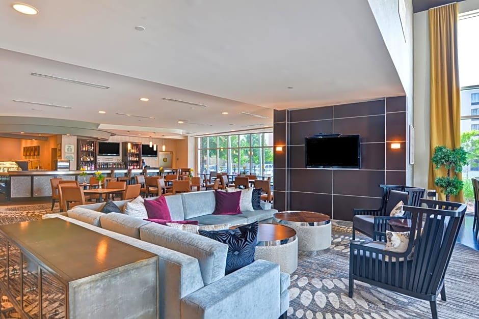DoubleTree by Hilton Baton Rouge