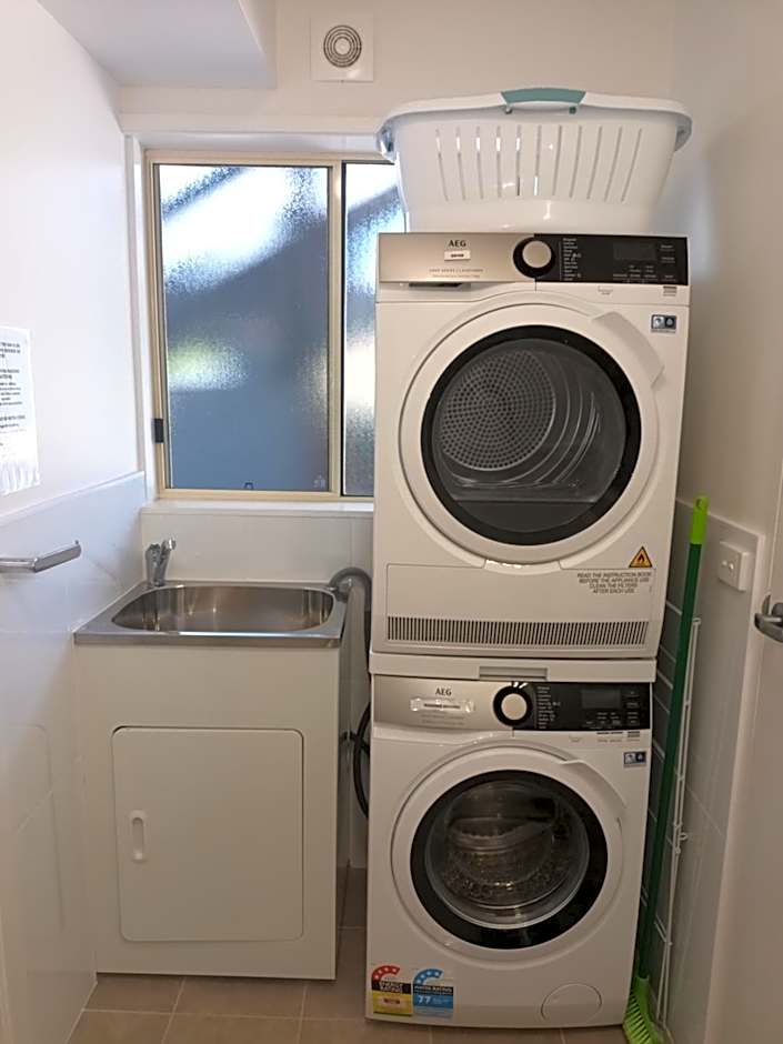 Grandeur Holiday Units